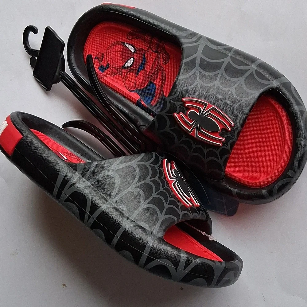 NWT Kids Spiderman Marvel slides. Size 3